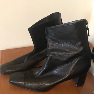 Beautiful dressy boots Stuart Weitzman Size 9M